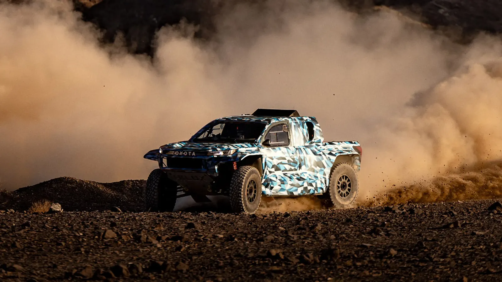 Wasserstoff in der Wüste: Toyota nimmt mit Brennstoffzellen-Hilux an der Dakar 2027 teil