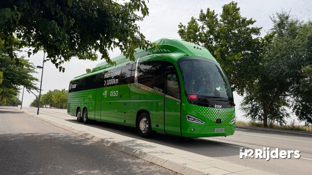 Bosch testet Brennstoffzelle im Linienverkehr in Madrid: Reisebus schafft über 1.000 Kilometer